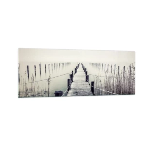 Obraz na szkle - Drewniany pomost prowadzący w mglistą przestrzeń - 140x50cm - Zanurz się w spokoju - Nowoczesna dekoracja ścienna do salonu i sypialni ARTTOR