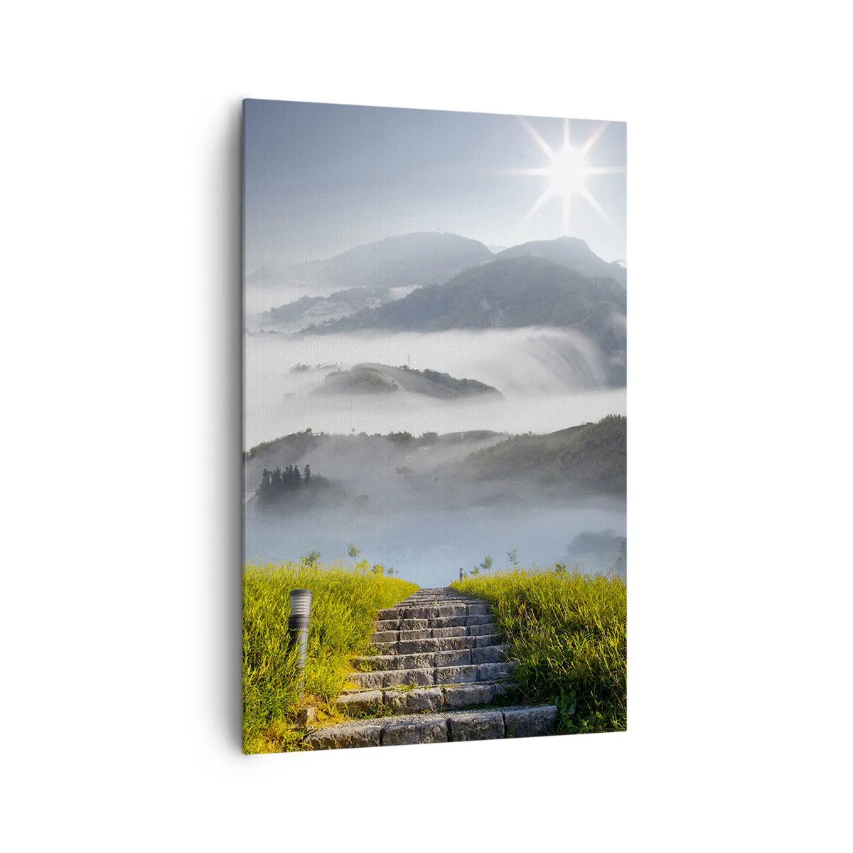 Obraz na płótnie - Kamienne schody prowadzące wśród gór spowitych mgłą o poranku - 80x120cm - Wciąż w górę ku chmurom - Nowoczesna dekoracja ścienna do salonu i sypialni ARTTOR