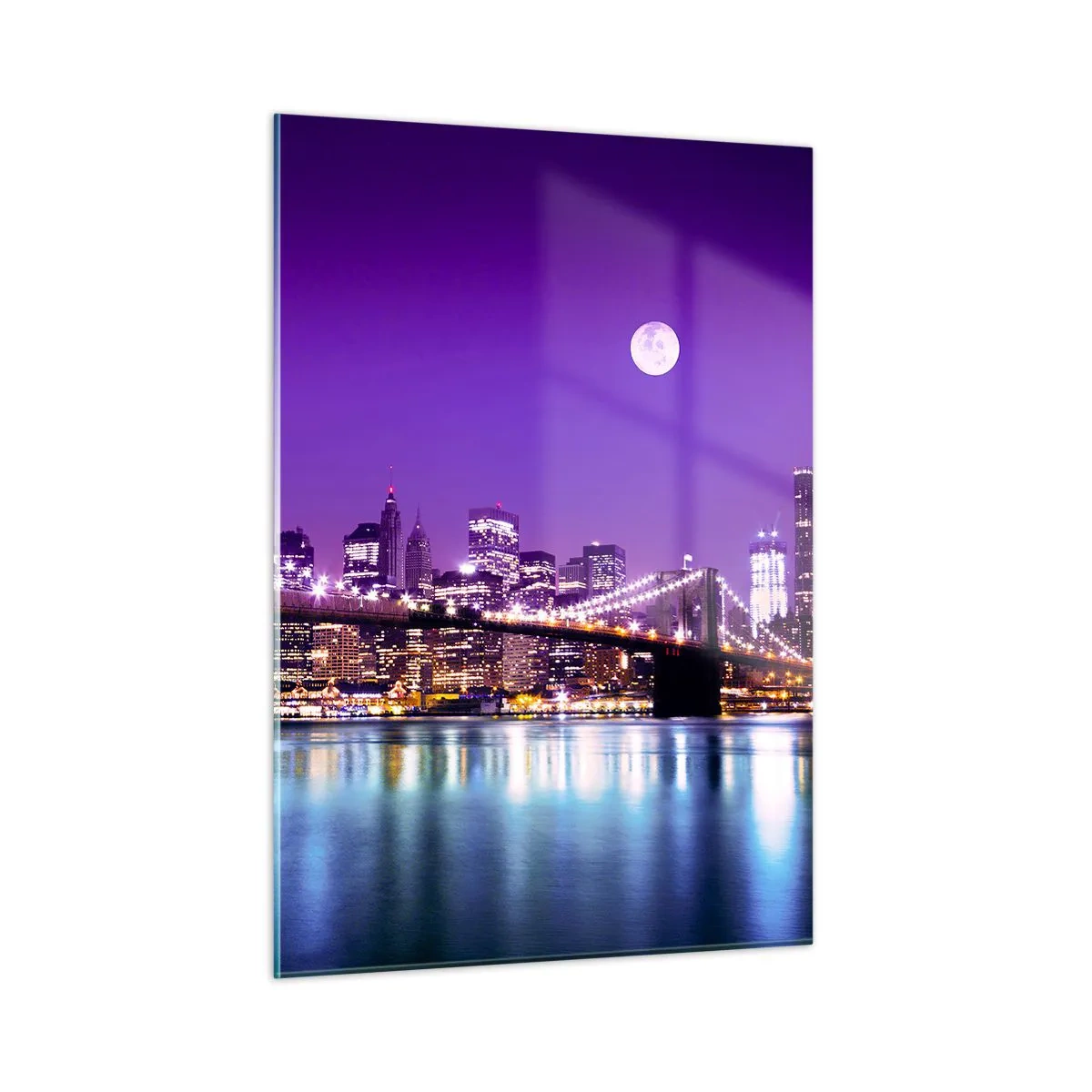 Obraz na szkle - Brooklyn Bridge i Manhattan nocą w fioletowych odcieniach - 50x70cm - Światła wielkiego miasta we fiolecie - Nowoczesna dekoracja ścienna do salonu, kuchni i sypialni ARTTOR