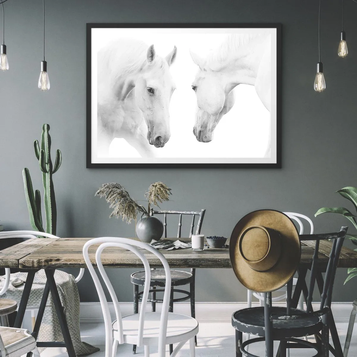 Plakat w czarnej ramie - Minimalistyczny portret dwóch białych koni - 70x50cm - Czy to jest przyjaźń…? - Nowoczesna dekoracja ścienna do salonu i sypialni ARTTOR