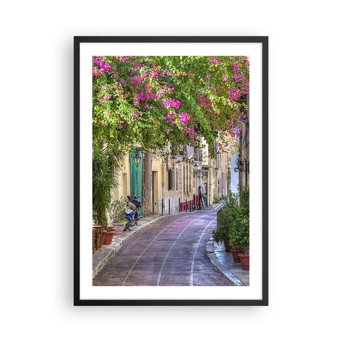Plakat w czarnej ramie - Kolorowa uliczka z kwitnącymi kwiatami i klasyczną architekturą - 50x70cm - Kwitnący zaułek - Nowoczesna dekoracja ścienna do salonu i sypialni ARTTOR