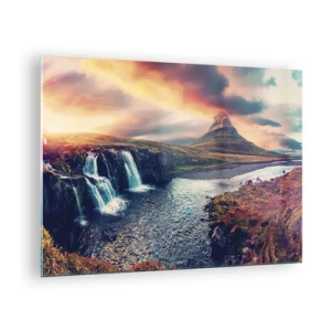 Obraz na szkle - Wodospad i góra o zachodzie słońca w islandzkim krajobrazie - 70x50cm - W majestacie przyrody - Nowoczesna dekoracja ścienna do salonu i sypialni ARTTOR