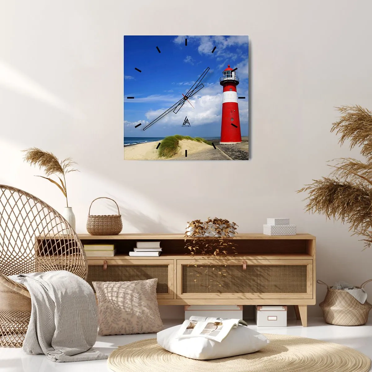 Zegar ścienny - Czerwona latarnia morska na plaży pod błękitnym niebem - 30x30cm - Wymarzona samotnia - Nowoczesna dekoracja ścienna do salonu i sypialni ARTTOR