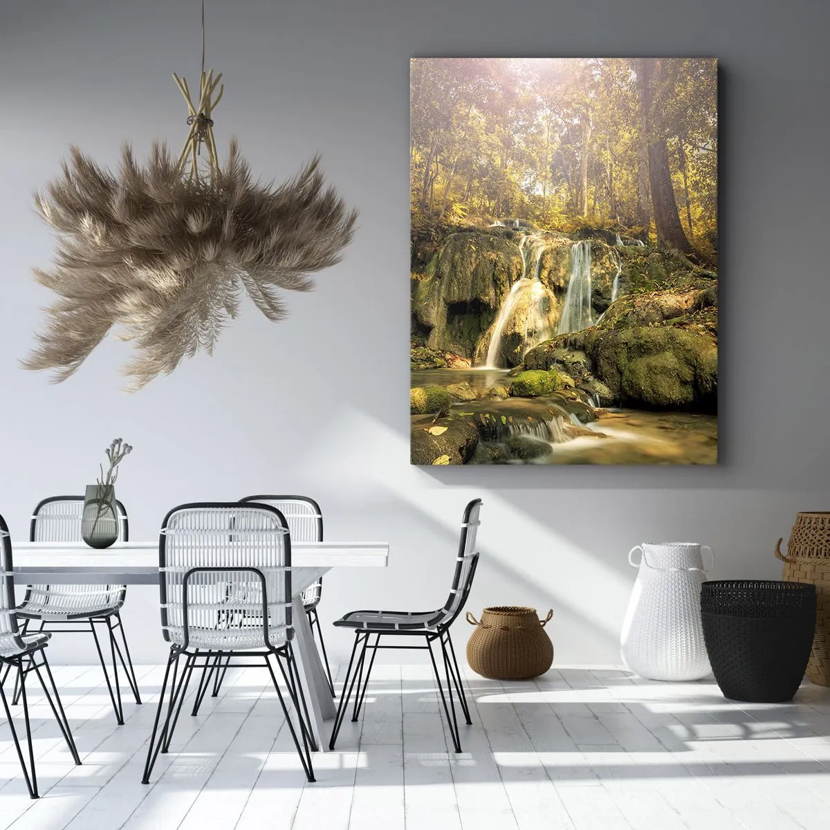 Obraz na płótnie - Malowniczy wodospad wśród zieleni lasu - 50x70cm - Leśna kaskada w zieleni - Nowoczesna dekoracja ścienna do salonu, kuchni i sypialni ARTTOR