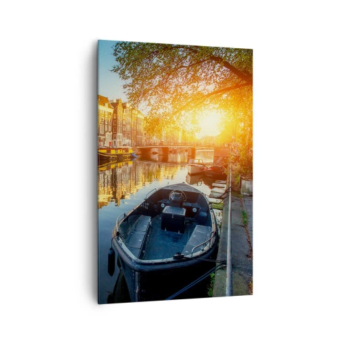 Obraz na płótnie - Kanał w Amsterdamie o zachodzie słońca - 80x120cm - Poranek w Amsterdamie - Nowoczesna dekoracja ścienna do salonu i sypialni ARTTOR