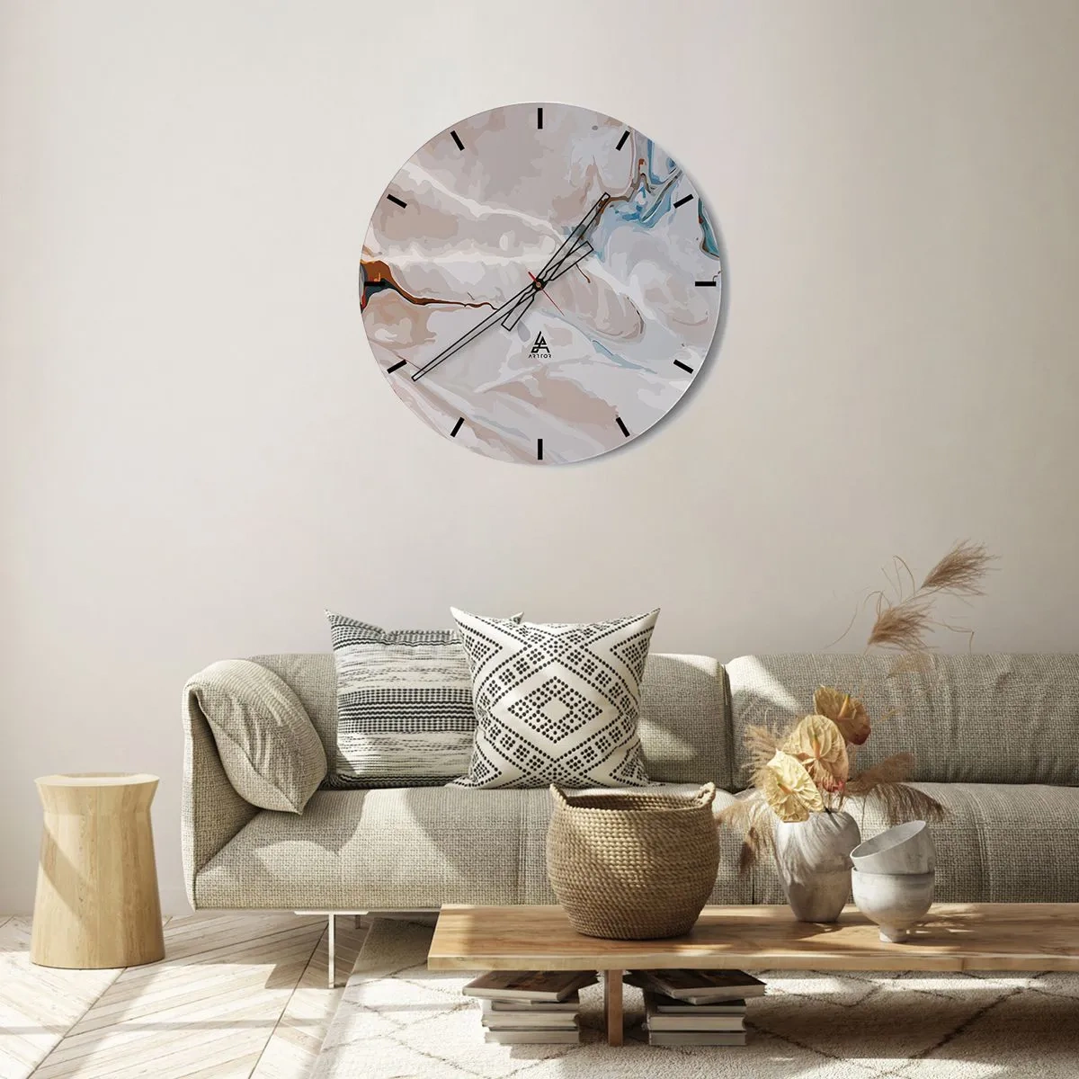 Zegar ścienny - Abstrakcyjny wzór z nutą błękitu i brązu na jasnym tle - 30x30cm - Błękitne meandry pod bielą - Nowoczesna dekoracja ścienna do salonu, kuchni i sypialni ARTTOR