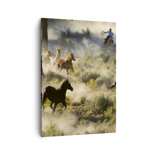 Obraz na płótnie - Konie i kowboj w akcji na prerii - 50x70cm - Rywalizacja - wolność czy męska siła? - Nowoczesna dekoracja ścienna do salonu, kuchni i sypialni ARTTOR