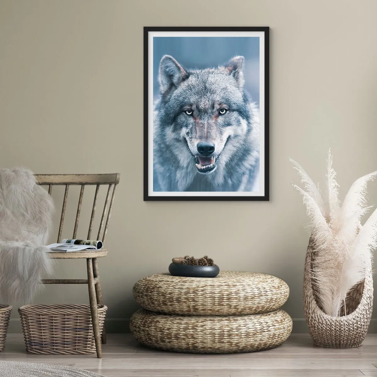 Plakat w czarnej ramie - Portret wilka na tle zimowego krajobrazu - 50x70cm - Podejmiesz wyzwanie? - Nowoczesna dekoracja ścienna do salonu i sypialni ARTTOR
