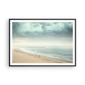 Plakat w czarnej ramie - Samotna postać na opustoszałej plaży przy spokojnym morzu - 100x70cm - w poszukiwaniu spokoju - Nowoczesna dekoracja ścienna do salonu i sypialni ARTTOR