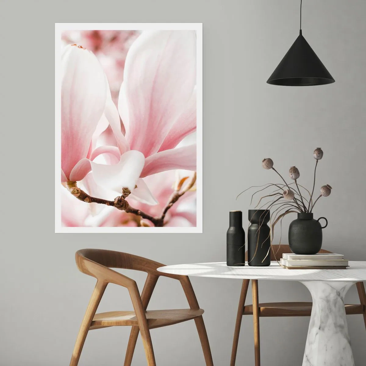 Plakat - Delikatne różowe płatki magnolii na rozmytym tle - 50x70cm - Bezmiar czułości - Nowoczesna dekoracja ścienna do salonu, kuchni i sypialni ARTTOR