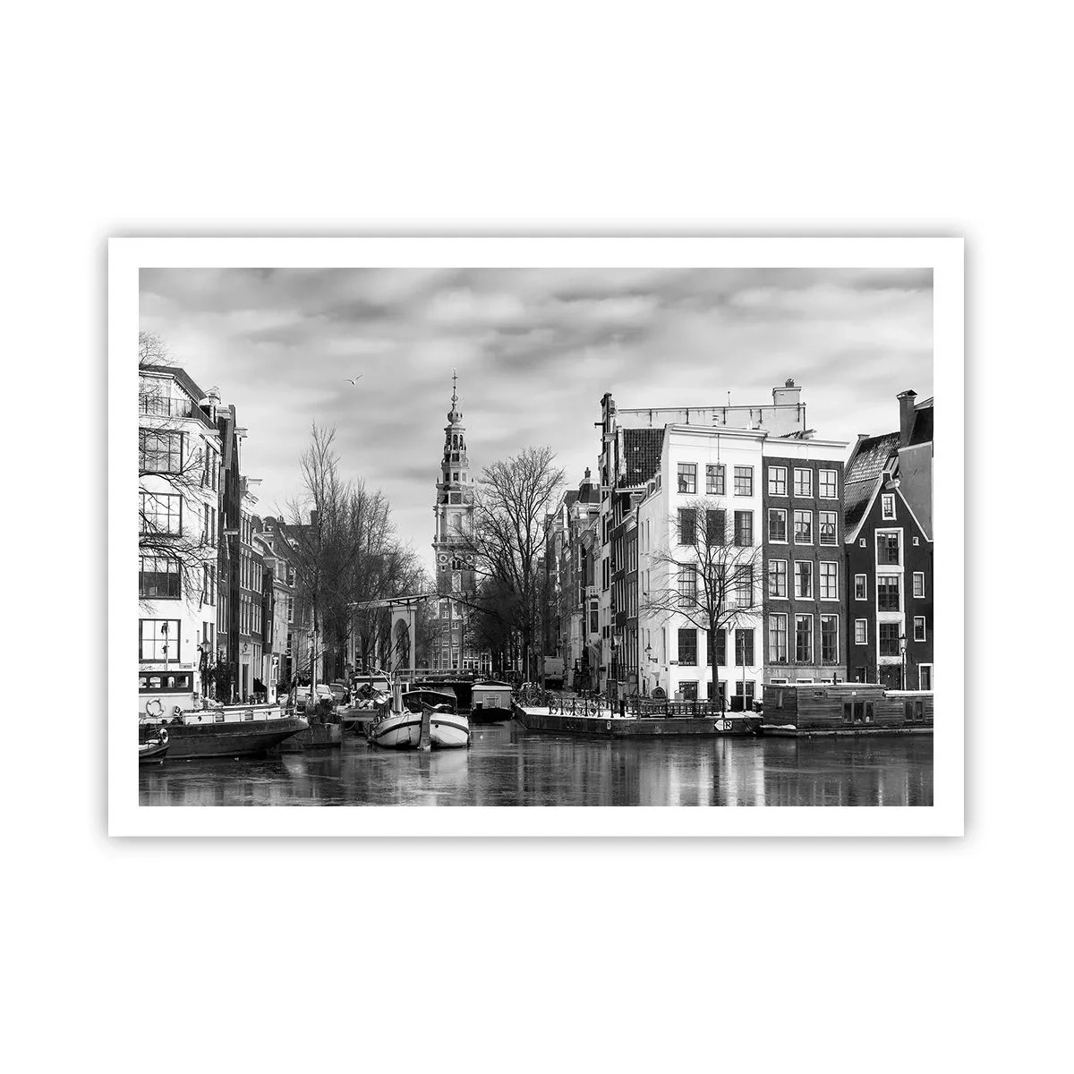 Plakat - Czarno-biała panorama Amsterdamu z kanałem i zabytkowymi budynkami - 100x70cm - Amsterdamskie klimaty - Nowoczesna dekoracja ścienna do salonu i sypialni ARTTOR