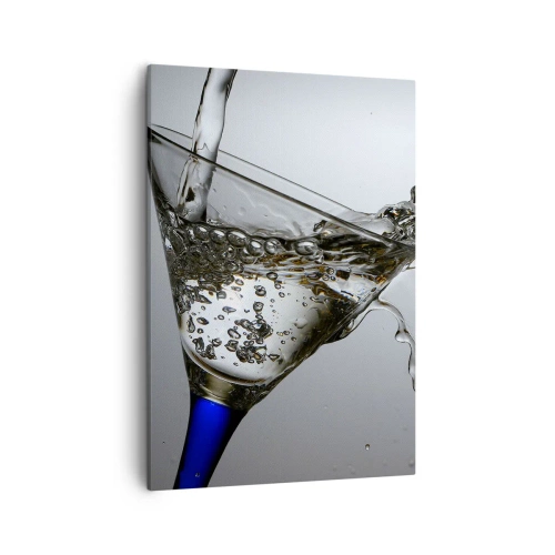 Obraz na płótnie - Szklanka z dynamicznie nalewaną wodą - 50x70cm - Krystaliczna woda w kryształowym szkle - Nowoczesna dekoracja ścienna do salonu, kuchni i sypialni ARTTOR