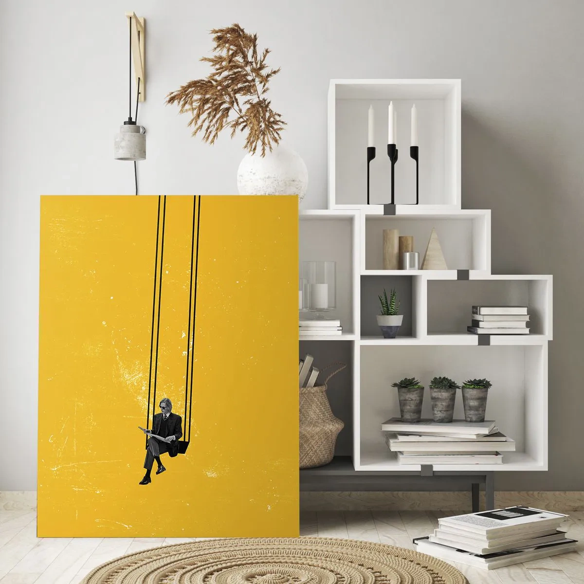 Obraz na szkle - Postać na huśtawce zawieszonej na żółtym tle - 50x70cm - Dzień jak co dzień - Nowoczesna dekoracja ścienna do salonu, kuchni i sypialni ARTTOR