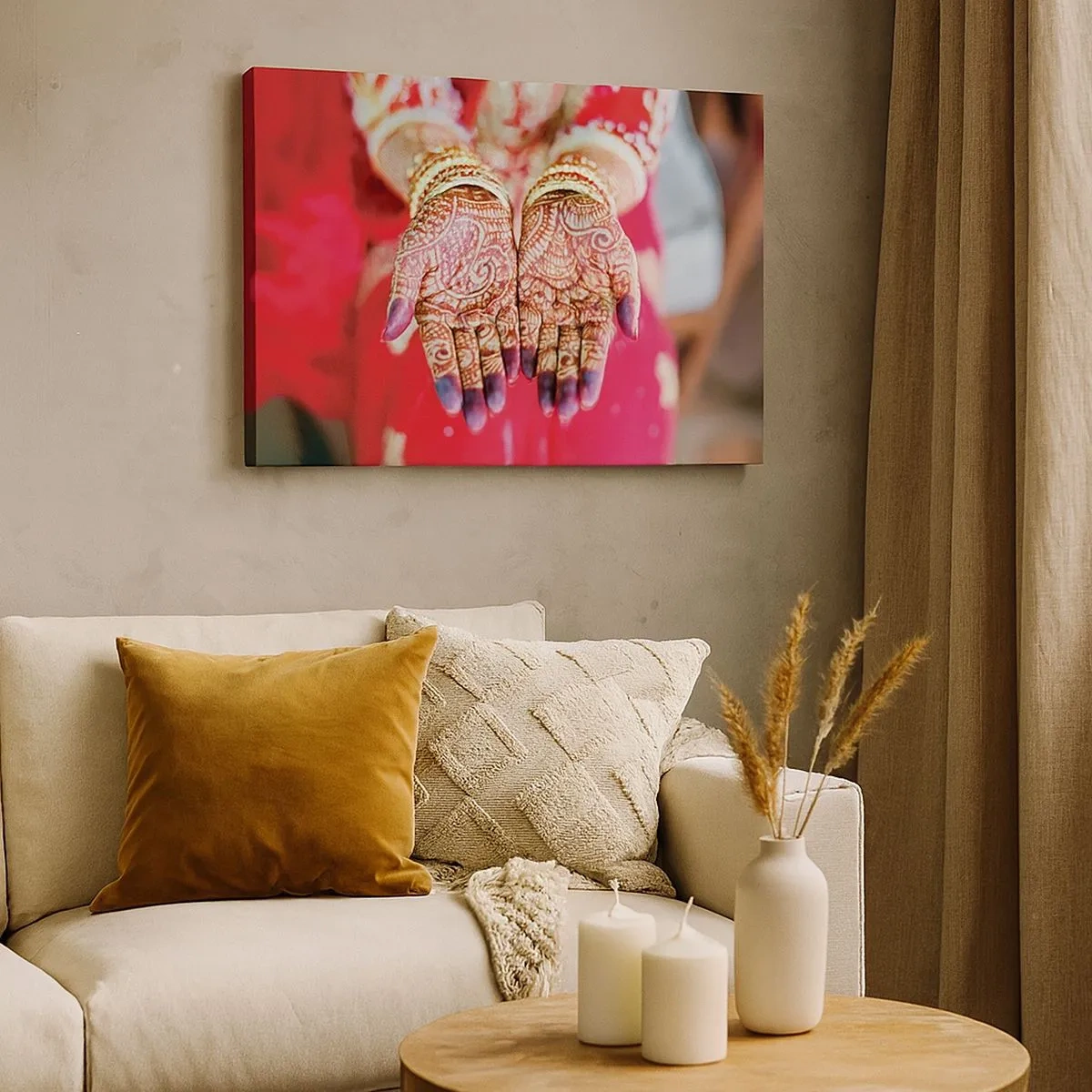 Obraz na płótnie - Ozdobione dłonie z henną na tle czerwonej sukni - 70x50cm - Gotowa złapać szczęście - Nowoczesna dekoracja ścienna do salonu i sypialni ARTTOR