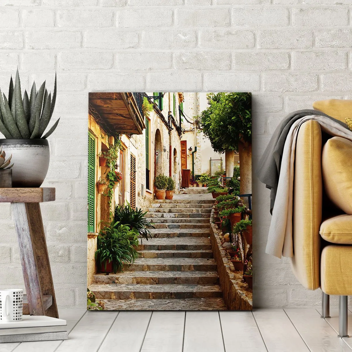 Obraz na płótnie - Malownicza, kamienna uliczka z roślinami i schodami w hiszpańskim miasteczku - 50x70cm - Czar hiszpańskich wakacji - Nowoczesna dekoracja ścienna do salonu, kuchni i sypialni ARTTOR
