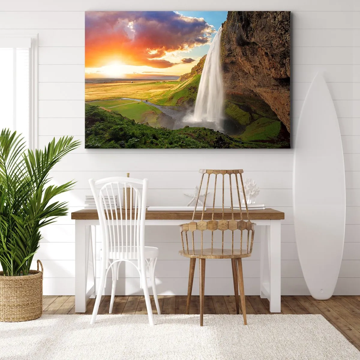 Obraz na płótnie - Wodospad w malowniczym krajobrazie o zachodzie słońca - 100x70cm - Pełnia islandzkiego lata - Nowoczesna dekoracja ścienna do salonu, kuchni i sypialni ARTTOR