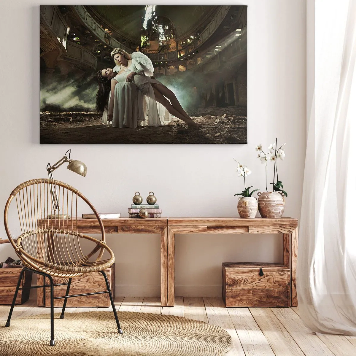 Obraz na płótnie - Dwie postacie w ruinach z grą światła - 120x80cm - Duch starego teatru - Nowoczesna dekoracja ścienna do salonu, kuchni i sypialni ARTTOR