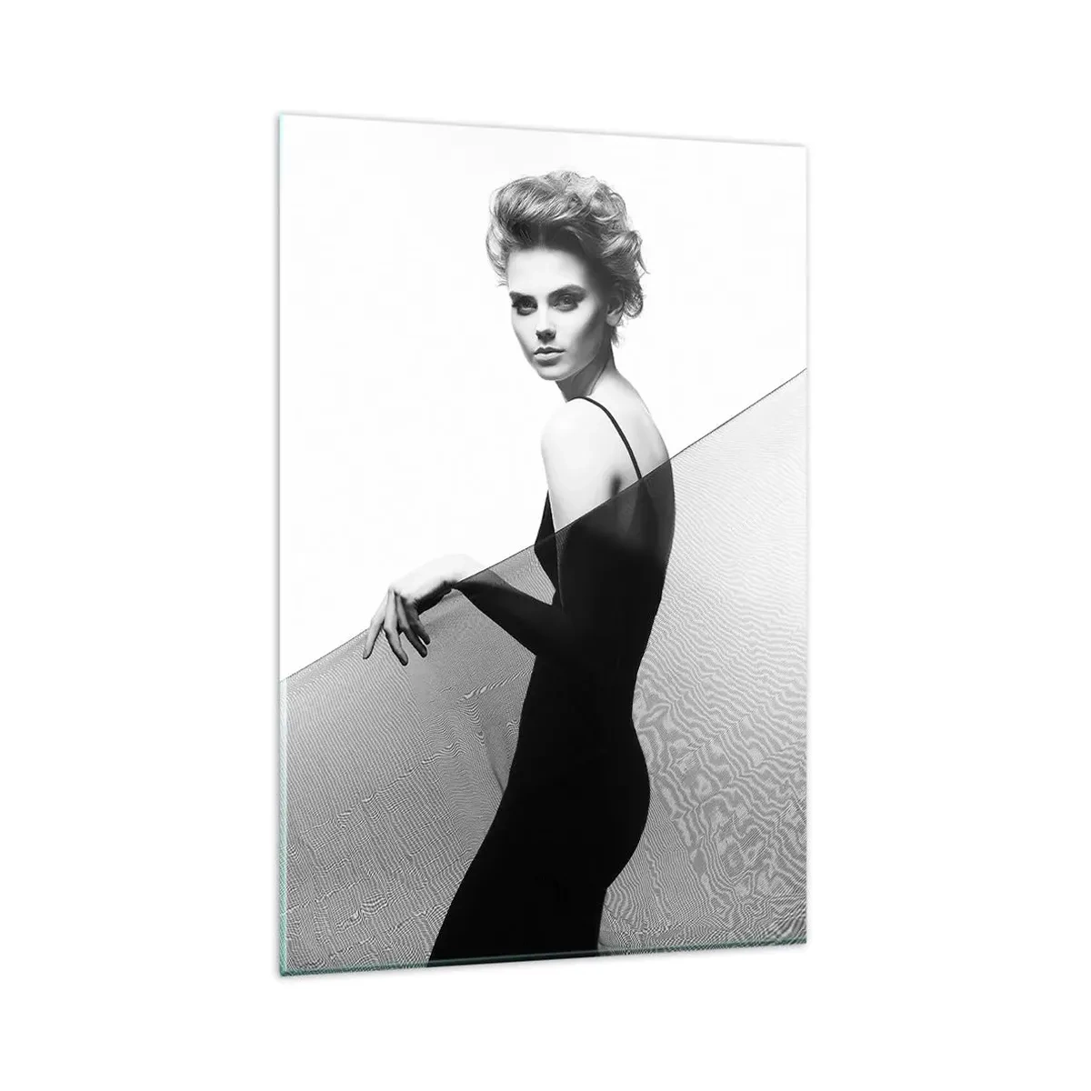 Obraz na szkle - Kobieta w czarnej sukni na tle geometrycznej kompozycji - 80x120cm - Magnetyczne spojrzenie - Nowoczesna dekoracja ścienna do salonu i sypialni ARTTOR
