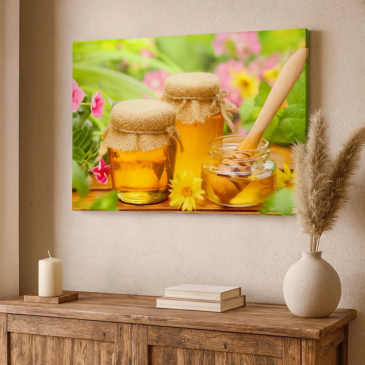 Obraz na płótnie - Słoiki miodu z kwiatami na tle letniego ogrodu - 70x50cm - Słodko i kwiatowo - Nowoczesna dekoracja ścienna do salonu i sypialni ARTTOR