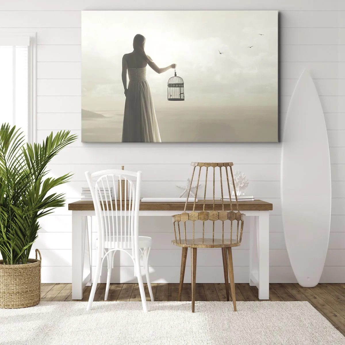 Obraz na płótnie - Kobieta z klatką na tle spokojnego nieba - 70x50cm - Bądź wolna - Nowoczesna dekoracja ścienna do salonu i sypialni ARTTOR