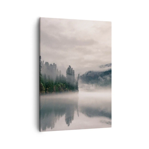 Obraz na płótnie - Mglisty las odbijający się w spokojnej tafli jeziora - 50x70cm - W zadumie, we mgle - Nowoczesna dekoracja ścienna do salonu, kuchni i sypialni ARTTOR