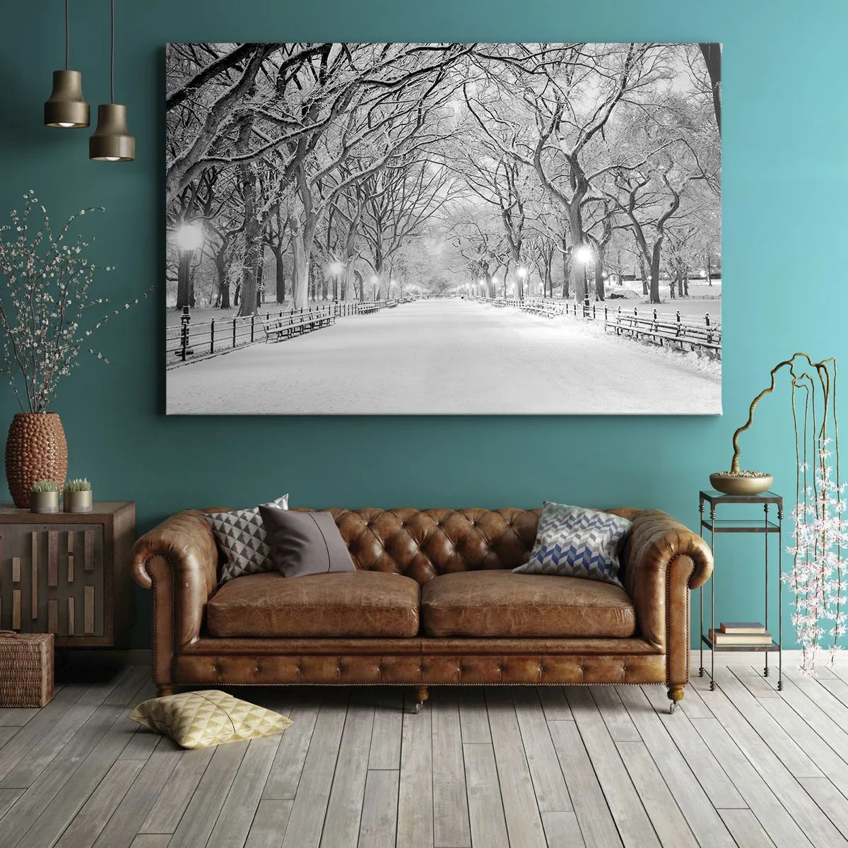 Obraz na płótnie - Zimowa alejka z drzewami pokrytymi śniegiem w monochromatycznym ujęciu - 70x50cm - Cztery pory roku – zima - Nowoczesna dekoracja ścienna do salonu i sypialni ARTTOR