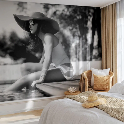 Fototapeta na wymiar Premium Sand - Letnie marzenie - Kobieta, Kapelusz, Basen