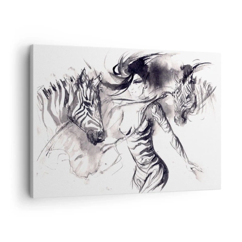Obraz na płótnie - Kobieta w dynamicznym tańcu z zebrami w czarno-białej estetyce - 70x50cm - Tańcząca z zebrami - Nowoczesna dekoracja ścienna do salonu i sypialni ARTTOR