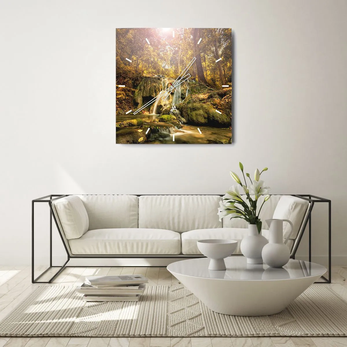 Zegar ścienny - Leśny wodospad w promieniach słońca otoczony zielenią - 30x30cm - Leśna kaskada w zieleni - Nowoczesna dekoracja ścienna do salonu i sypialni ARTTOR