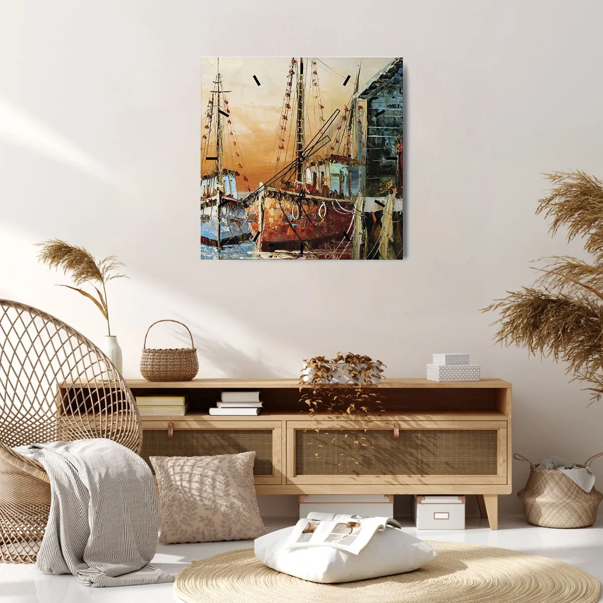 Zegar ścienny - Łodzie przy brzegu w ciepłym świetle zachodu słońca - 30x30cm - Spokojny powrót - Nowoczesna dekoracja ścienna do salonu i sypialni ARTTOR