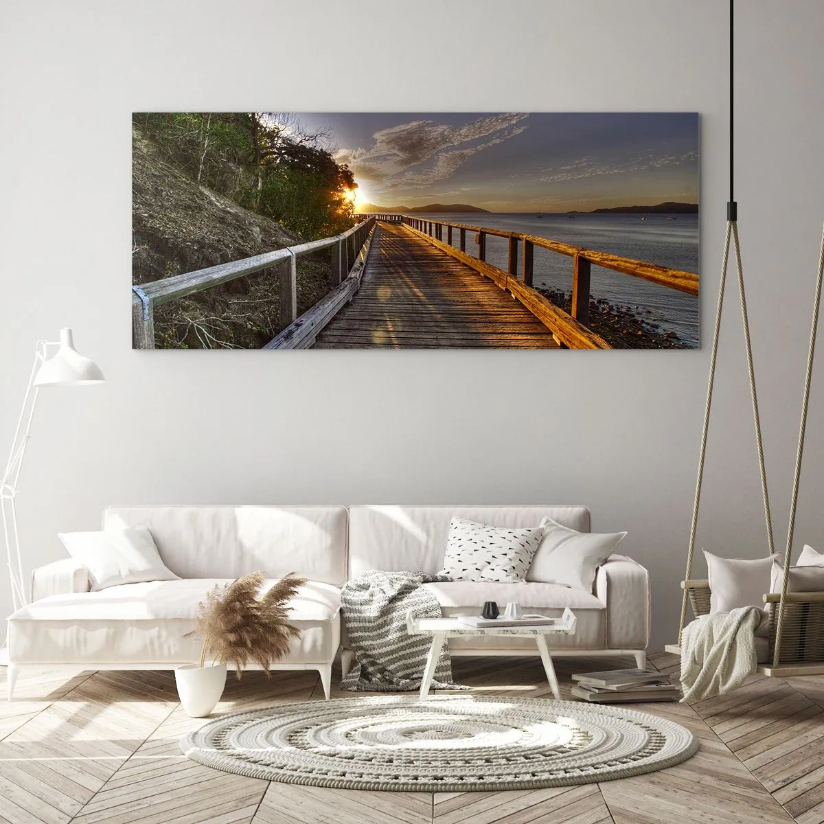 Obraz na szkle - Drewniany pomost prowadzący w stronę zachodu słońca nad wodą - 140x50cm - Iść, ciągle iść w stronę słońca - Nowoczesna dekoracja ścienna do salonu i sypialni ARTTOR