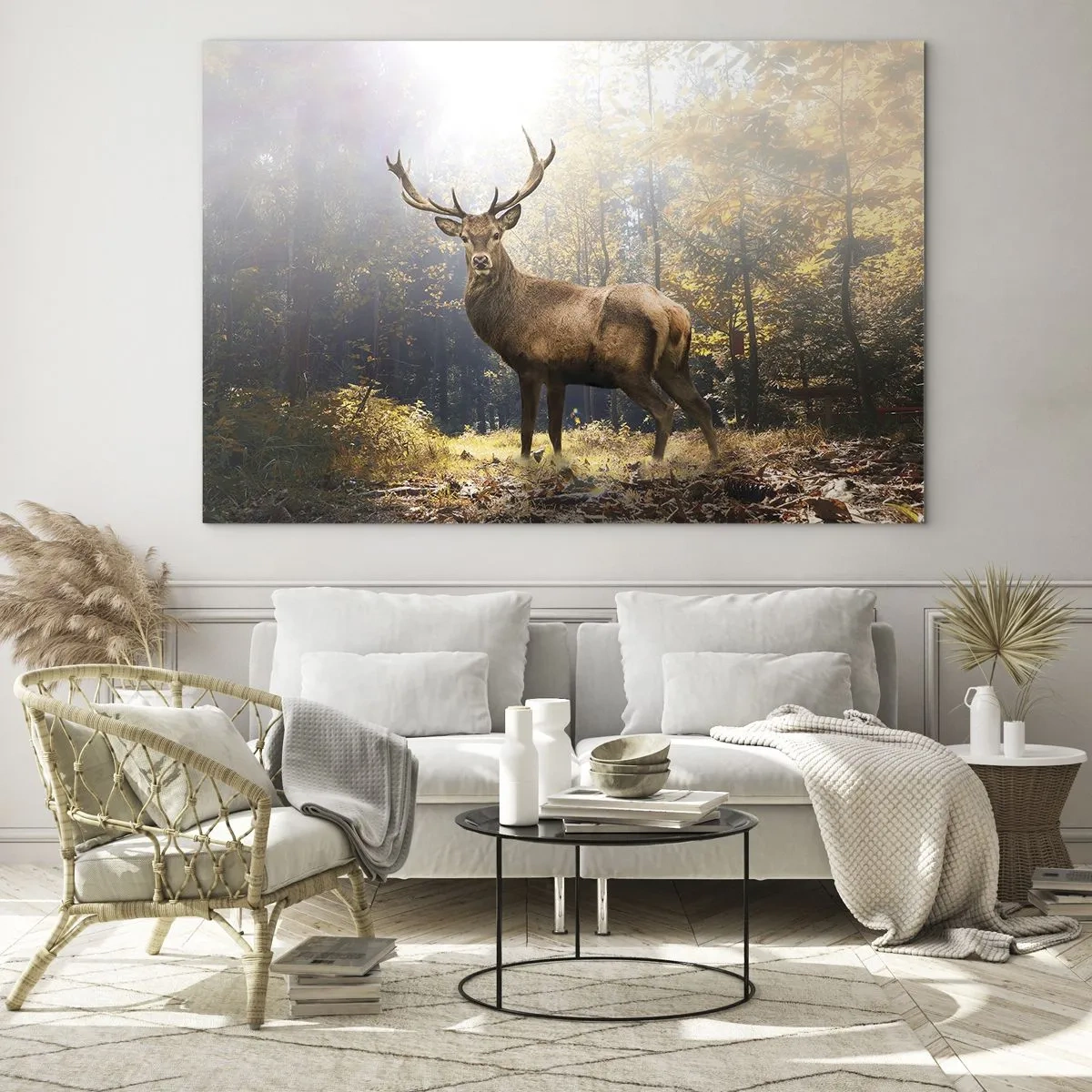 Obraz na szkle - Dostojny jeleń w jesiennym lesie oświetlonym słońcem - 70x50cm - W pełnym majestacie - Nowoczesna dekoracja ścienna do salonu i sypialni ARTTOR