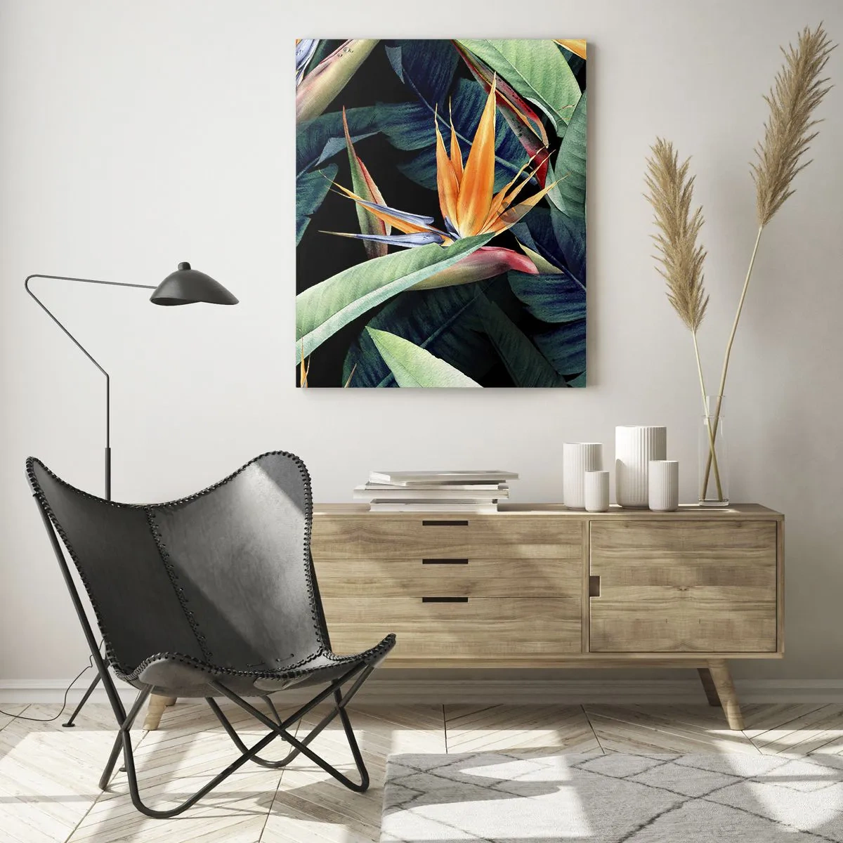 Obraz na szkle - Kwiaty strelicji i tropikalne liście na czarnym tle - 50x70cm - Płomienne kwiaty tropików - Nowoczesna dekoracja ścienna do salonu, kuchni i sypialni ARTTOR