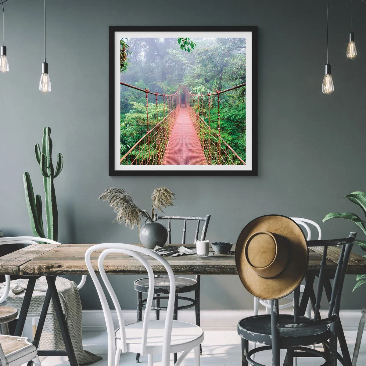 Plakat w czarnej ramie - Zawieszony nad koronami - 50x50 cm