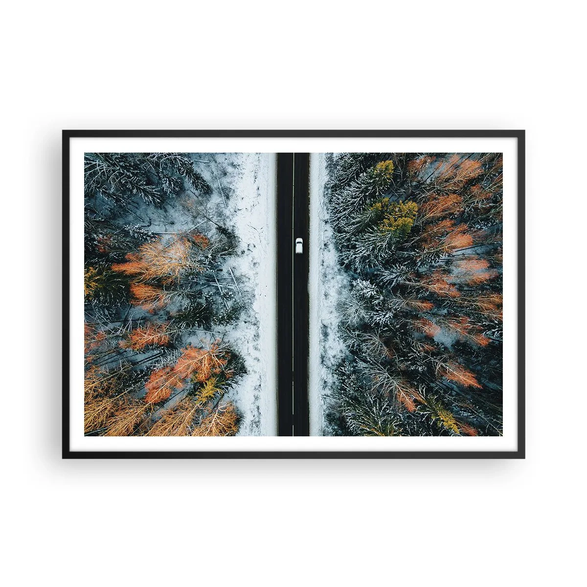 Plakat w czarnej ramie - Droga przez zimowy las widziana z lotu ptaka - 100x70cm - Przeciąć zimowy las - Nowoczesna dekoracja ścienna do salonu i sypialni ARTTOR