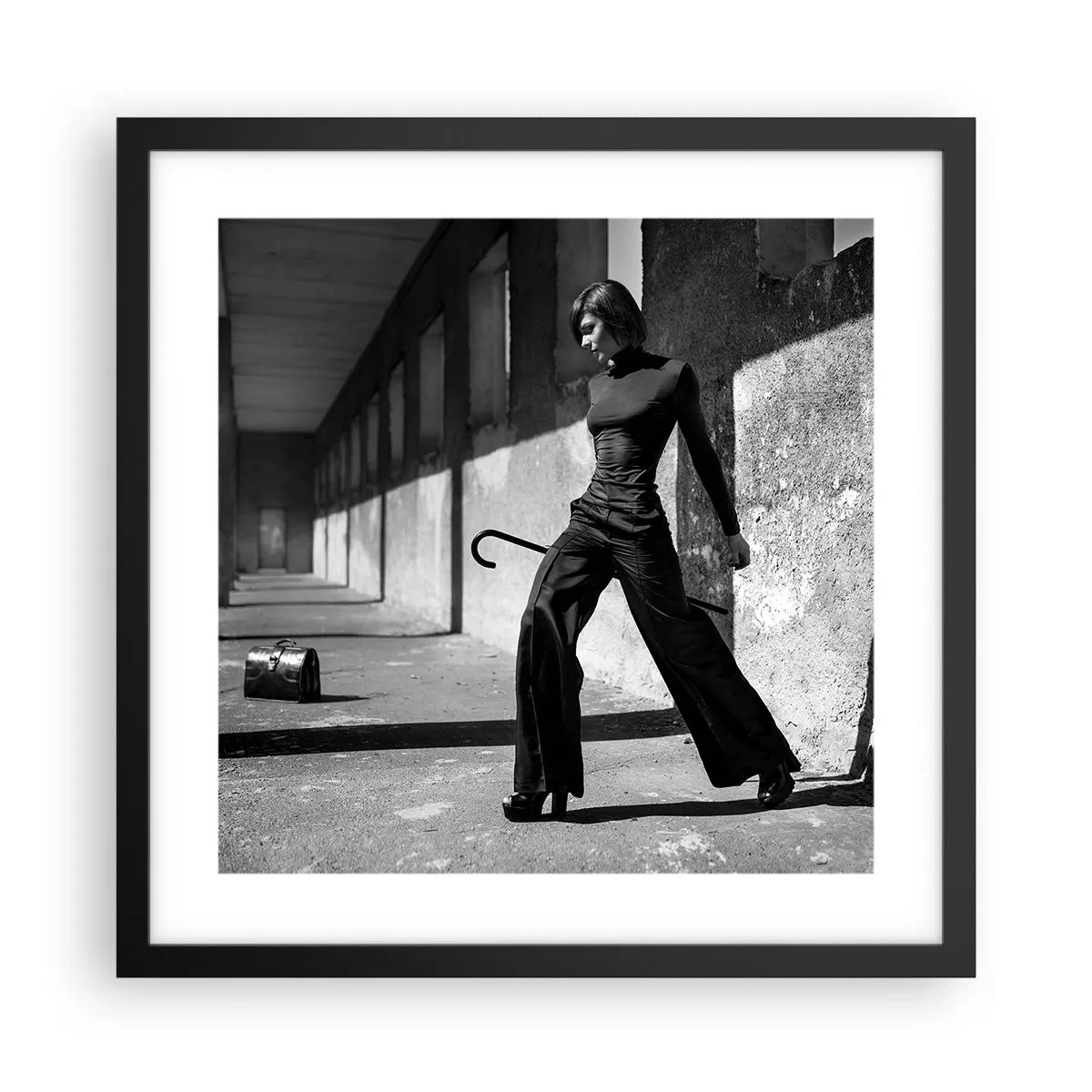 Plakat w czarnej ramie - Miejska elegancja - 40x40 cm