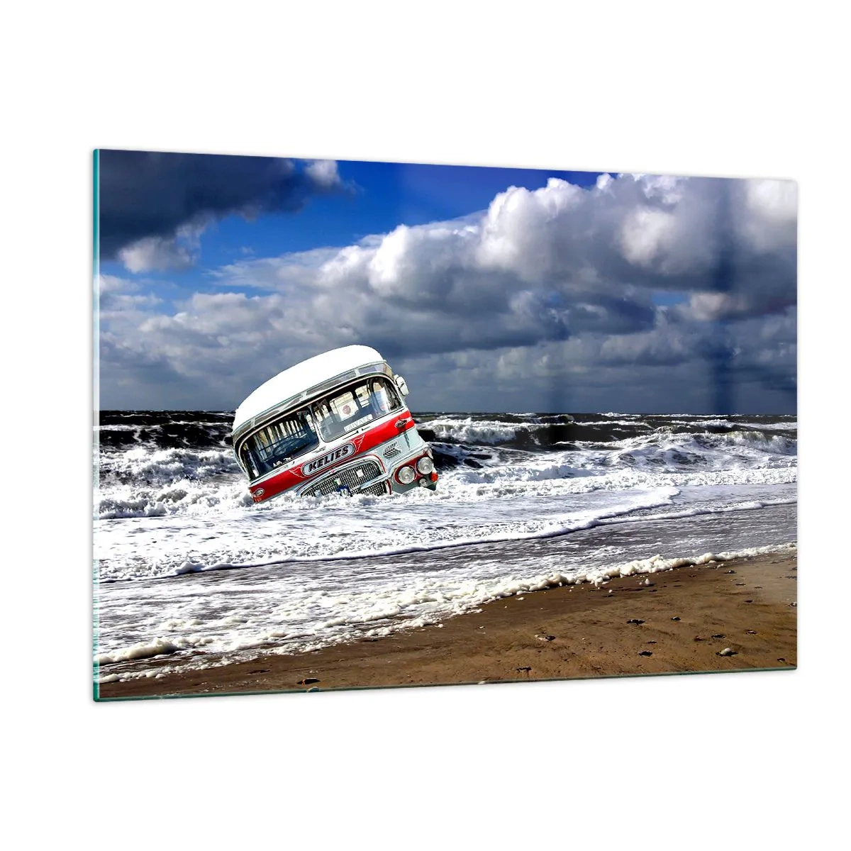 Obraz na szkle - Stary autobus w wodach wzburzonego morza - 120x80cm - I co się dziwisz? - Nowoczesna dekoracja ścienna do salonu, kuchni i sypialni ARTTOR