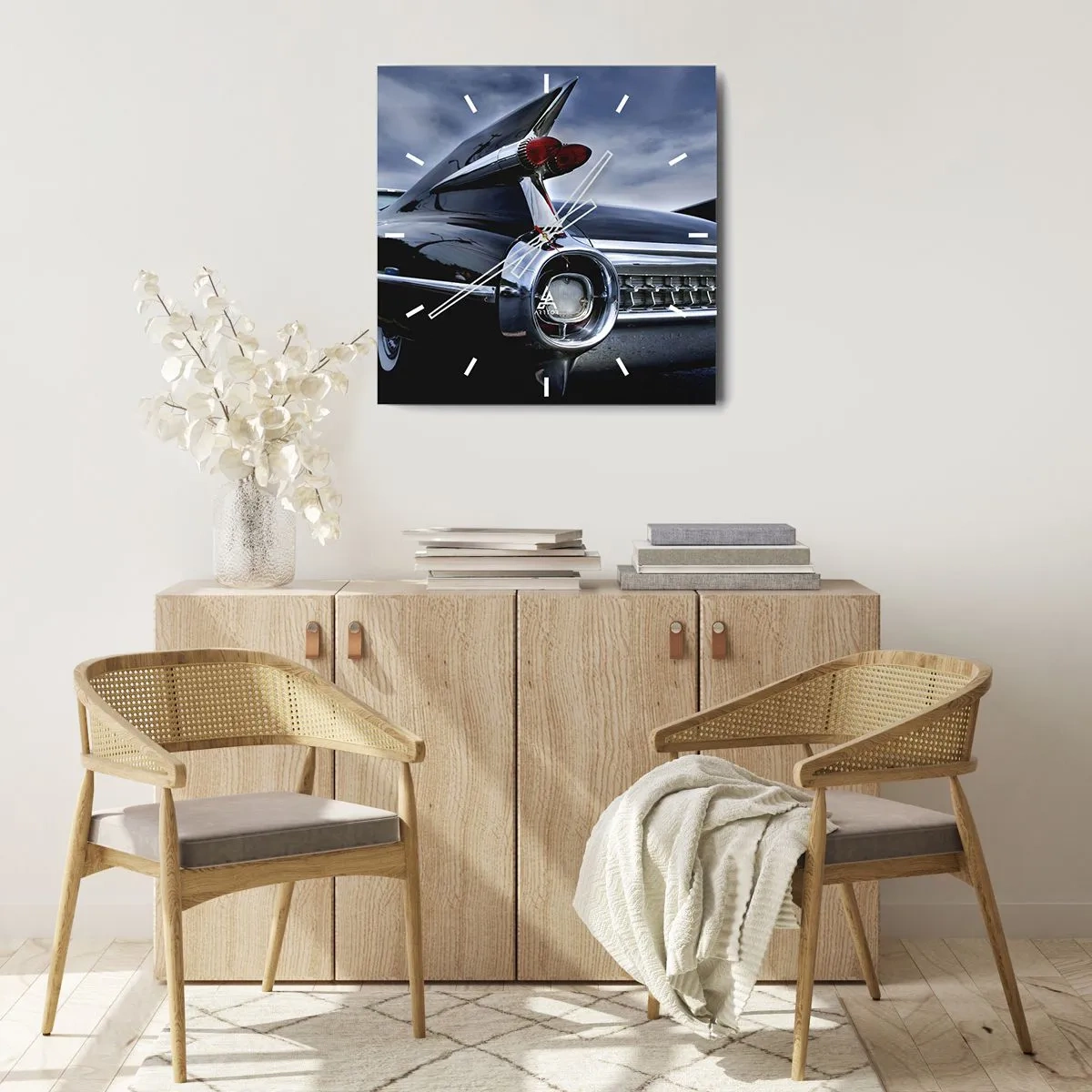 Zegar ścienny - Klasyczny samochód retro z błyszczącym chromem i płetwami - 30x30cm - Właśnie dlatego piękny! - Nowoczesna dekoracja ścienna do salonu i sypialni ARTTOR