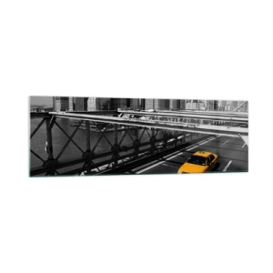 Obraz na szkle - Żółta taksówka na moście z panoramą Nowego Jorku - 160x50cm - Kolor wielkiego miasta - Nowoczesna dekoracja ścienna do salonu i sypialni ARTTOR