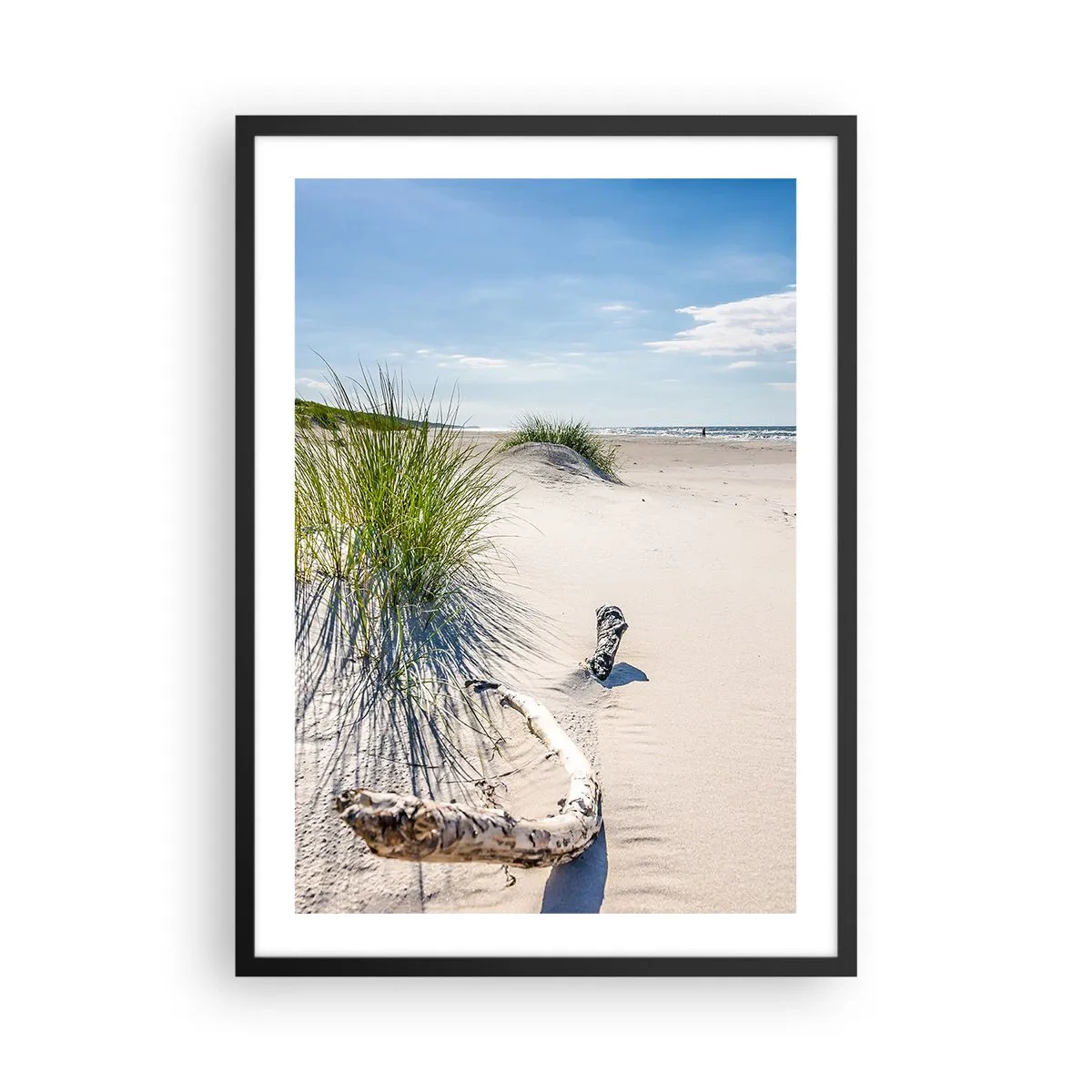 Plakat w czarnej ramie - Plaża z wydmami, trawą i gałęzią w świetle słonecznym - 50x70cm - Najpiękniejsza? Bałtycka - Nowoczesna dekoracja ścienna do salonu i sypialni ARTTOR