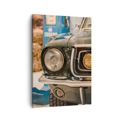 Obraz na płótnie - Zbliżenie na reflektor klasycznego samochodu w stylu retro - 50x70cm - Spotkanie z legendą - Nowoczesna dekoracja ścienna do salonu, kuchni i sypialni ARTTOR
