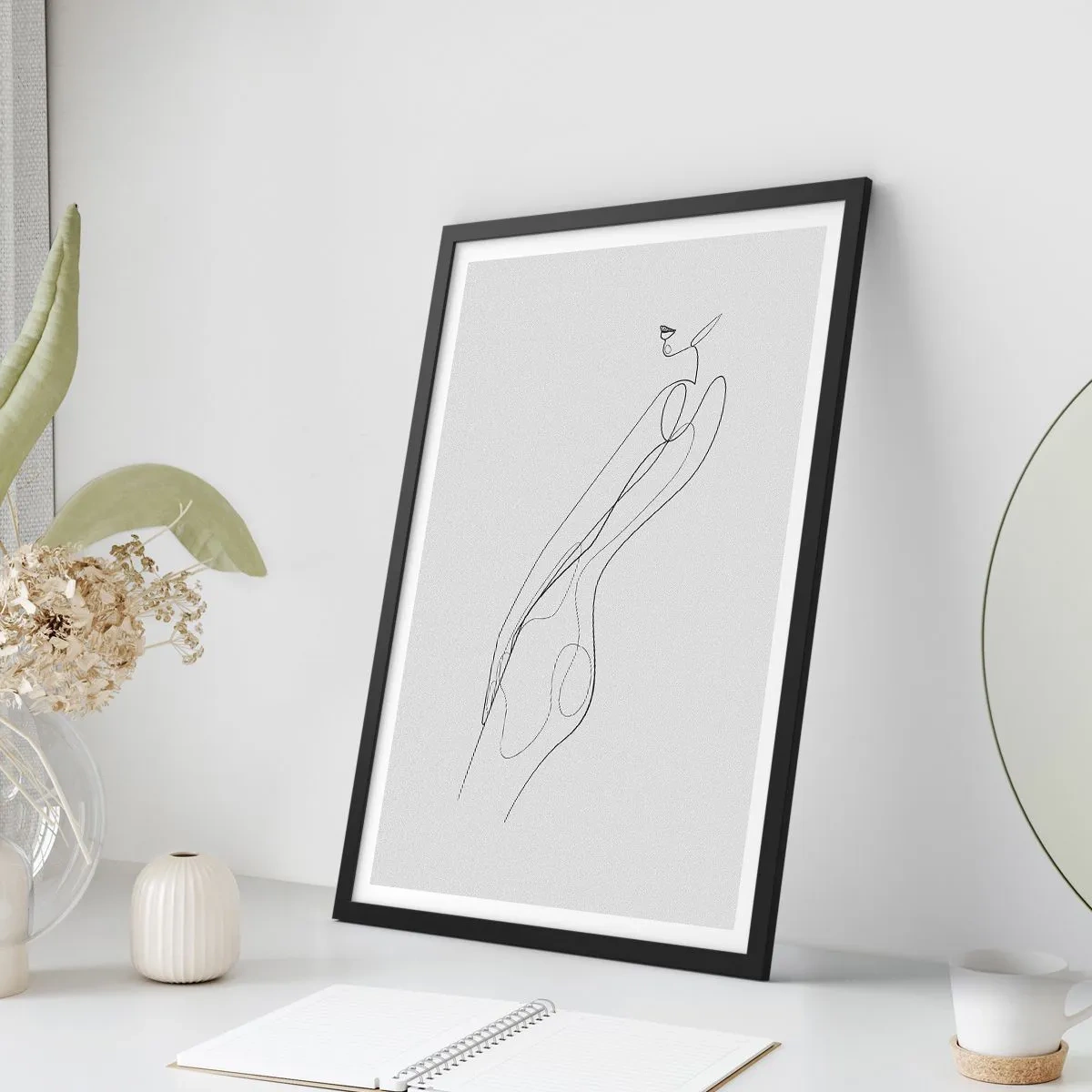 Plakat w czarnej ramie - Minimalistyczny szkic kobiecej sylwetki na jasnym tle - 50x70cm - Zaledwie obietnica - Nowoczesna dekoracja ścienna do salonu i sypialni ARTTOR