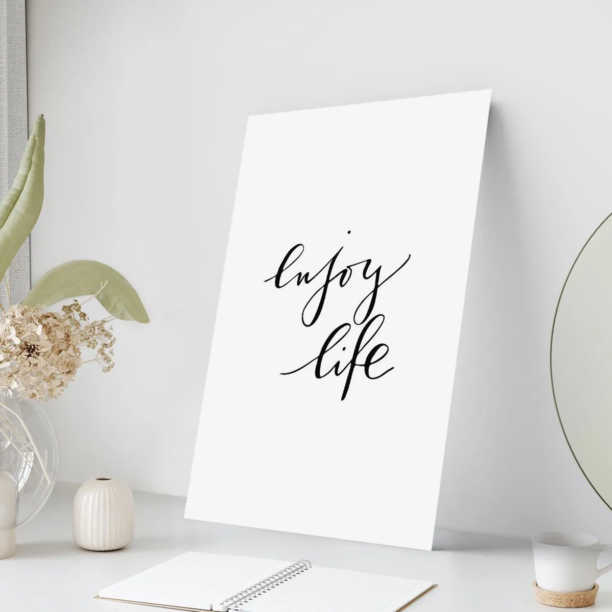Plakat - Minimalistyczny napis "Enjoy life" w czarno-białej kolorystyce - 50x70cm - Nic dodać… - Nowoczesna dekoracja ścienna do salonu, kuchni i sypialni ARTTOR