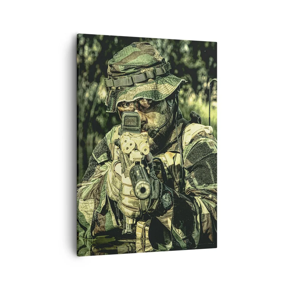 Obraz na płótnie - Żołnierz w kamuflażu celujący z karabinu w leśnym otoczeniu - 50x70cm - Najlepszy z najlepszych - Nowoczesna dekoracja ścienna do salonu, kuchni i sypialni ARTTOR