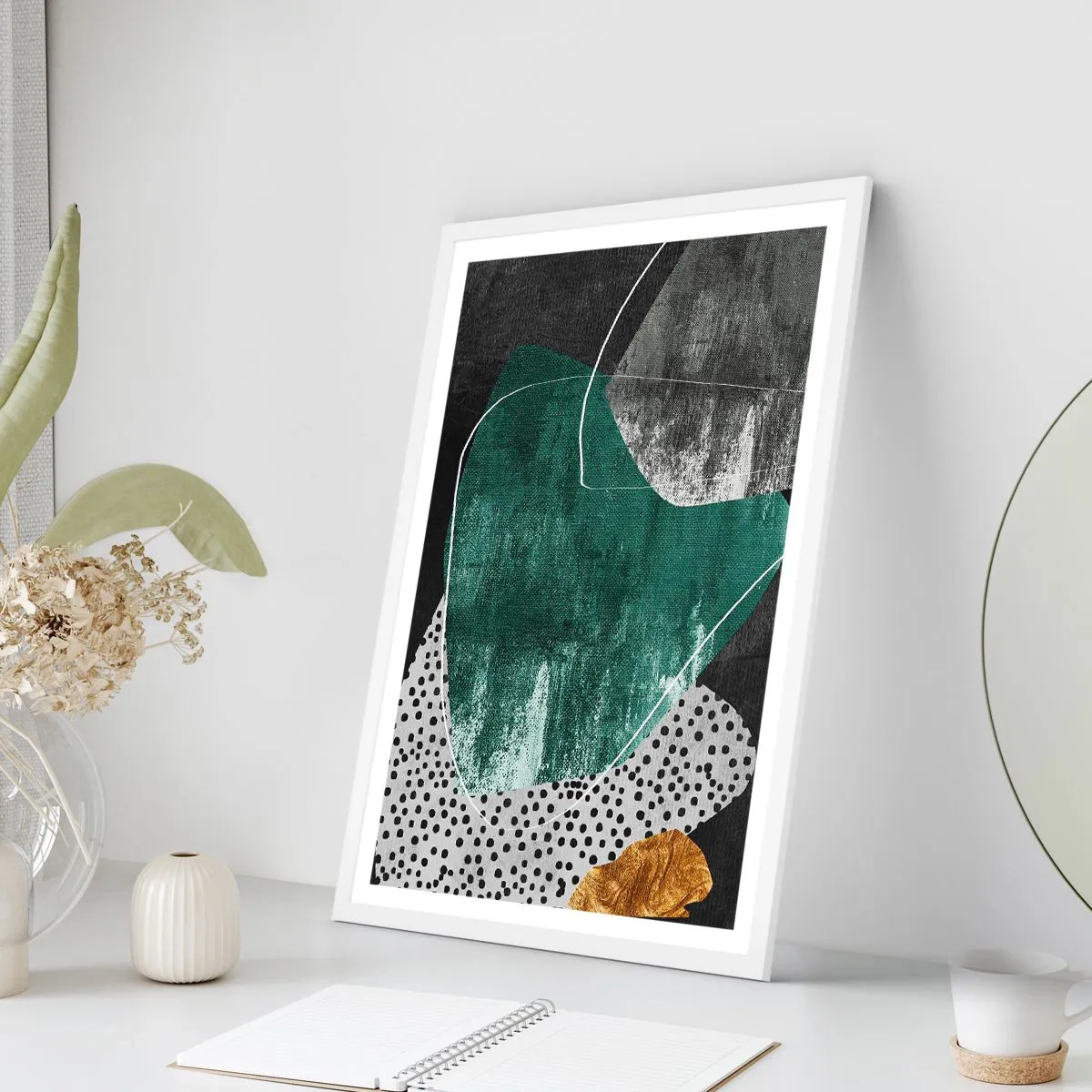 Plakat w białej ramie - Barwna abstrakcja z płatkiem złota - 70x100 cm