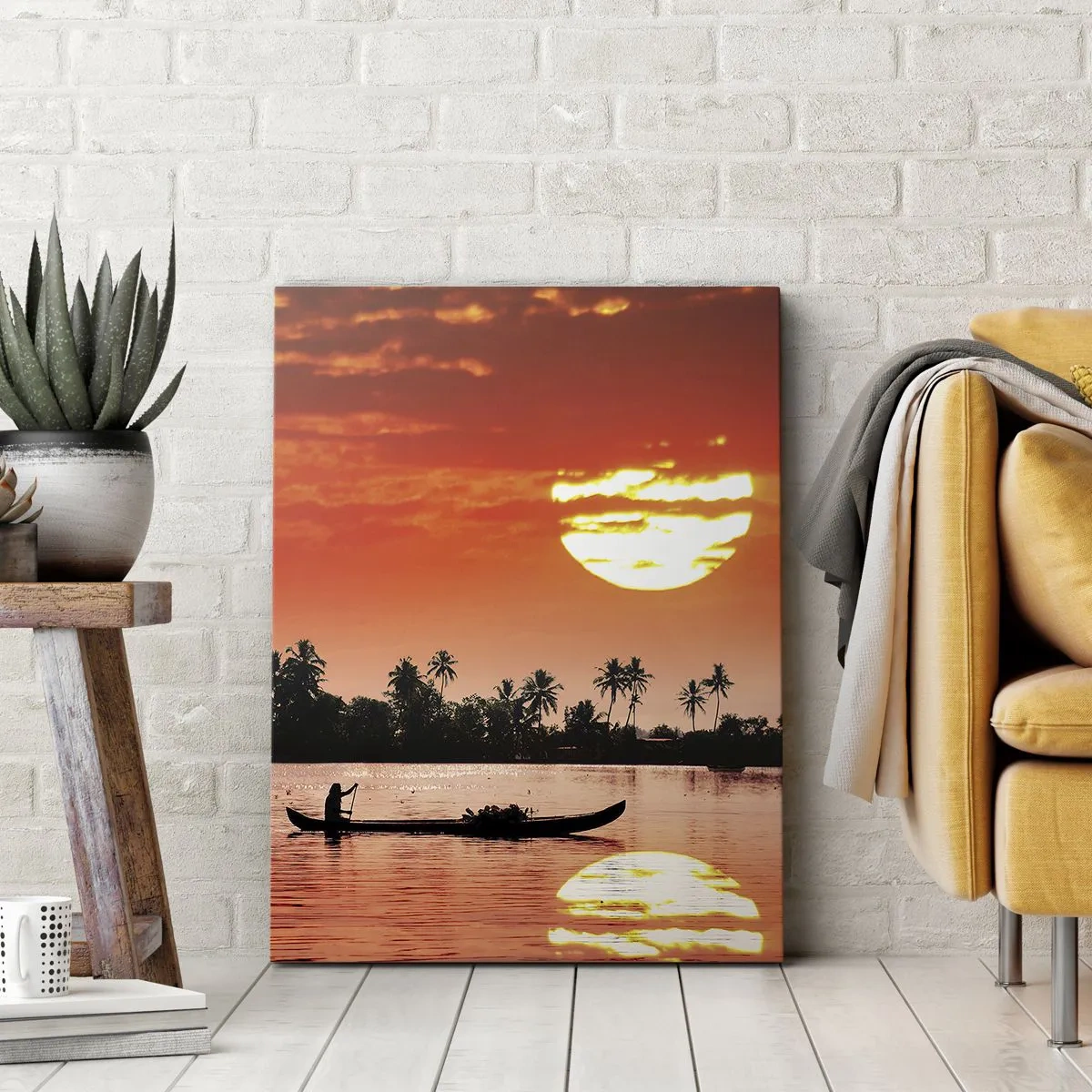 Obraz na płótnie - Tropikalny zachód słońca z łodzią na tle palm - 70x100cm - Spokój tropików o zachodzie - Nowoczesna dekoracja ścienna do salonu i sypialni ARTTOR