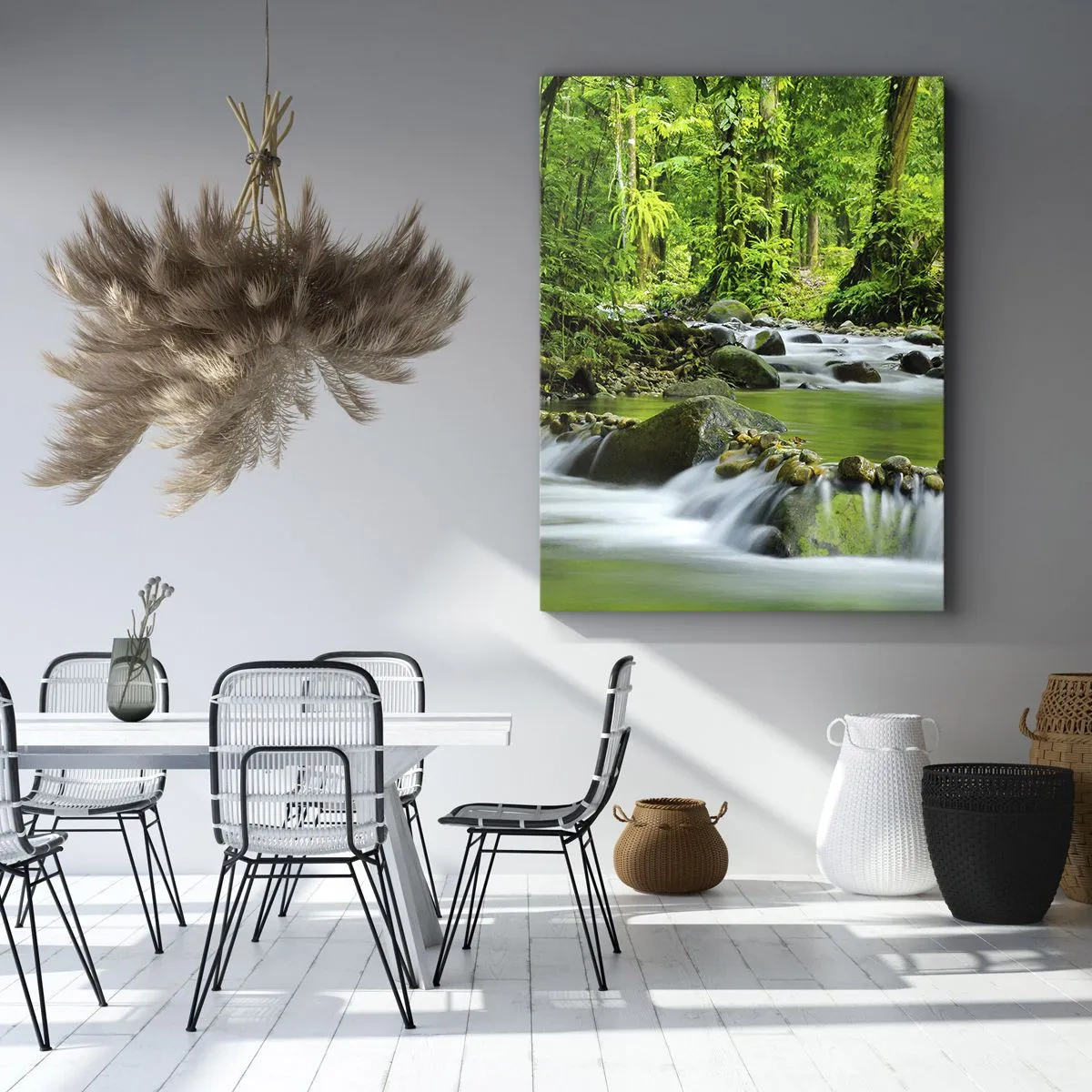 Obraz na płótnie - Strumień w lesie tropikalnym z bujną zielenią - 70x100cm - Popłynąć w morzu zieleni - Nowoczesna dekoracja ścienna do salonu i sypialni ARTTOR