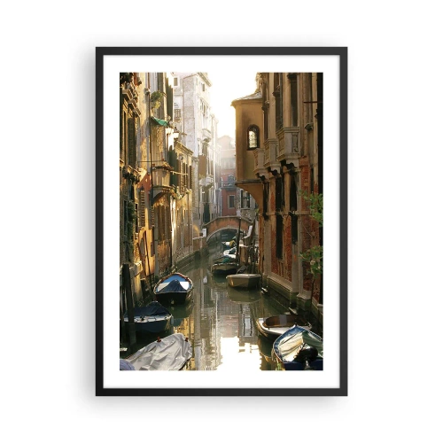 Plakat w czarnej ramie - Kanał wenecki otoczony zabytkowymi kamienicami - 50x70cm - W weneckim zaułku - Nowoczesna dekoracja ścienna do salonu i sypialni ARTTOR