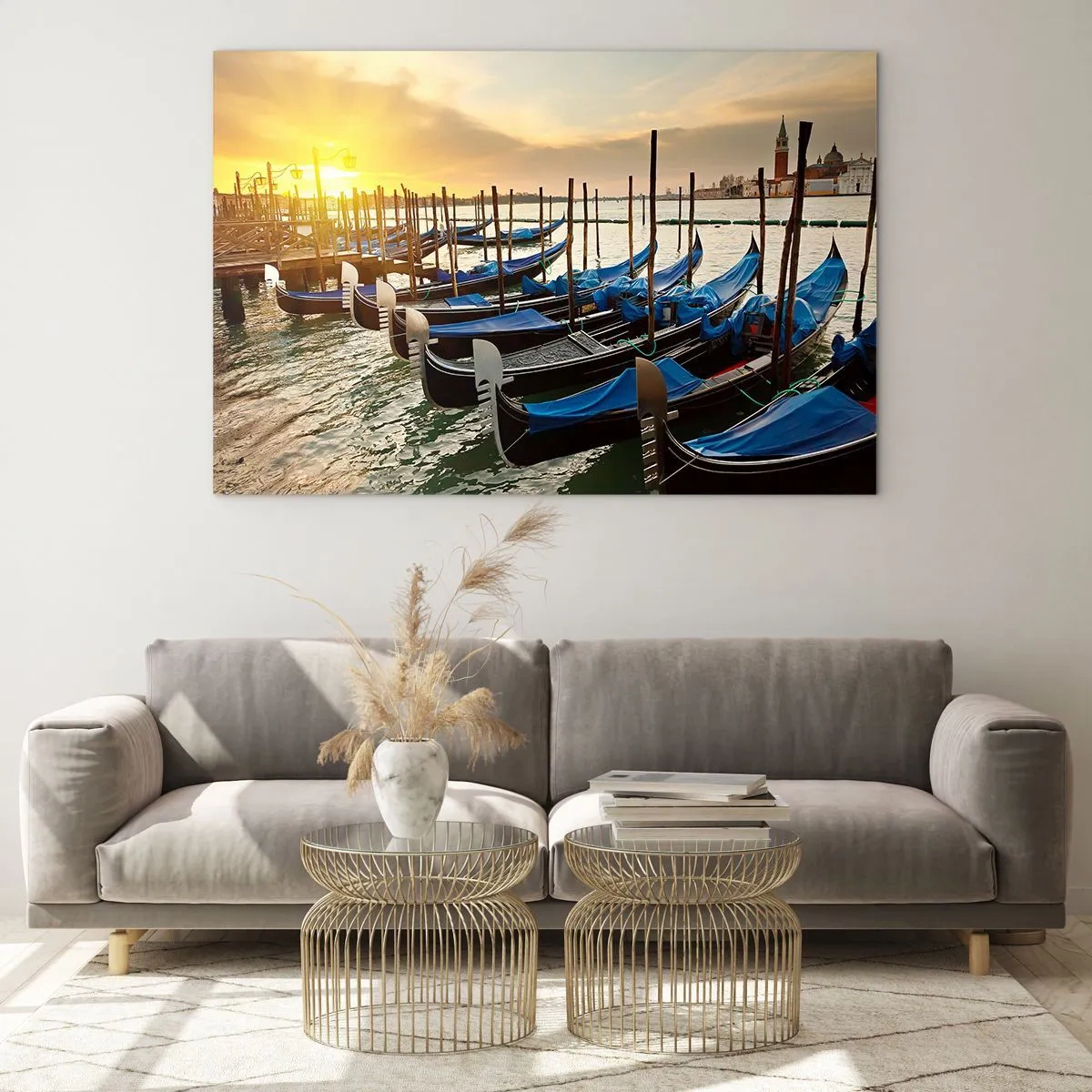 Obraz na szkle - Gondole w Wenecji o zachodzie słońca - 70x50cm - Zanim przypłynie gwar - Nowoczesna dekoracja ścienna do salonu i sypialni ARTTOR