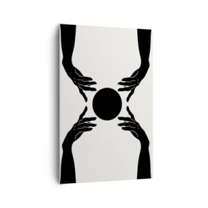 Obraz na płótnie - Czarne dłonie w symetrycznej kompozycji z kulą - 80x120cm - Tajemny znak - Nowoczesna dekoracja ścienna do salonu i sypialni ARTTOR